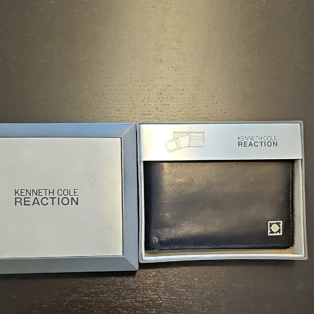 Kenneth Cole Reaction Black leather Wallet.